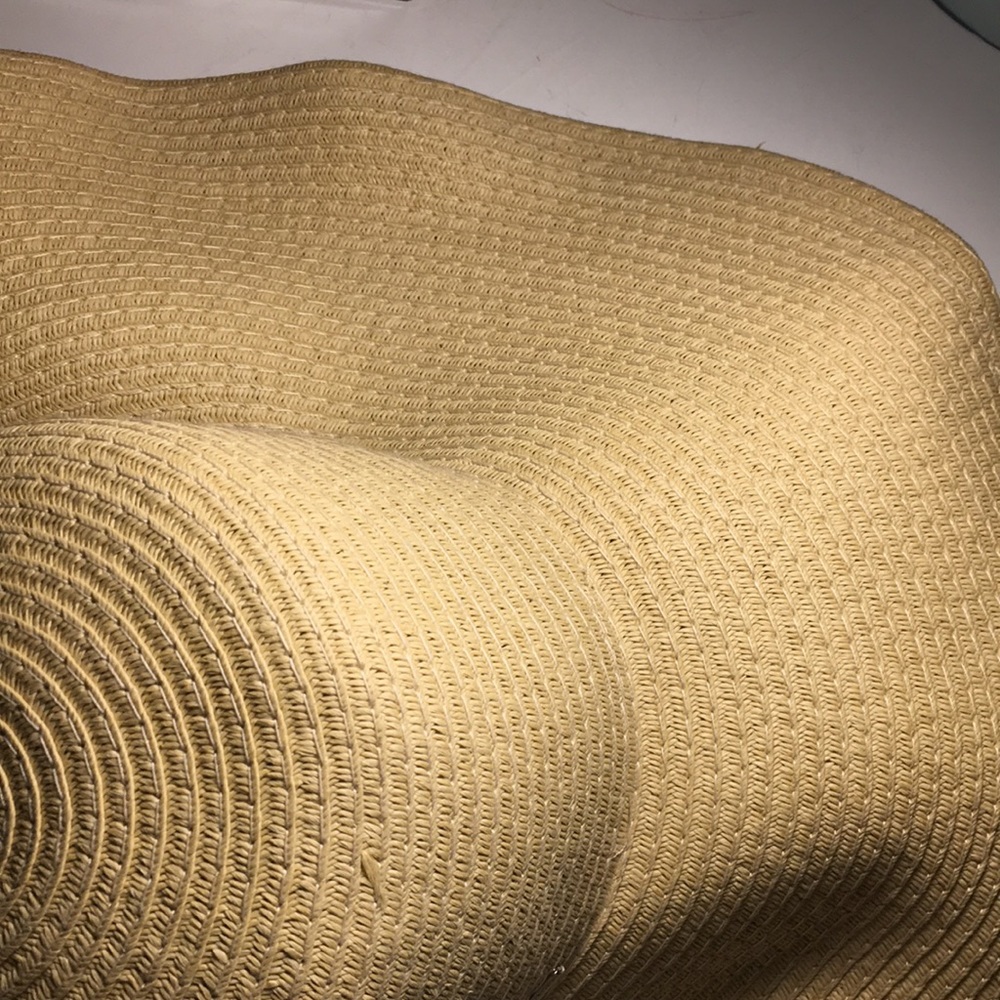 Wide-brimmed Hat